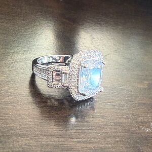 Elegant Sterling Silver 925 and White Gemstone Ring size 8.5